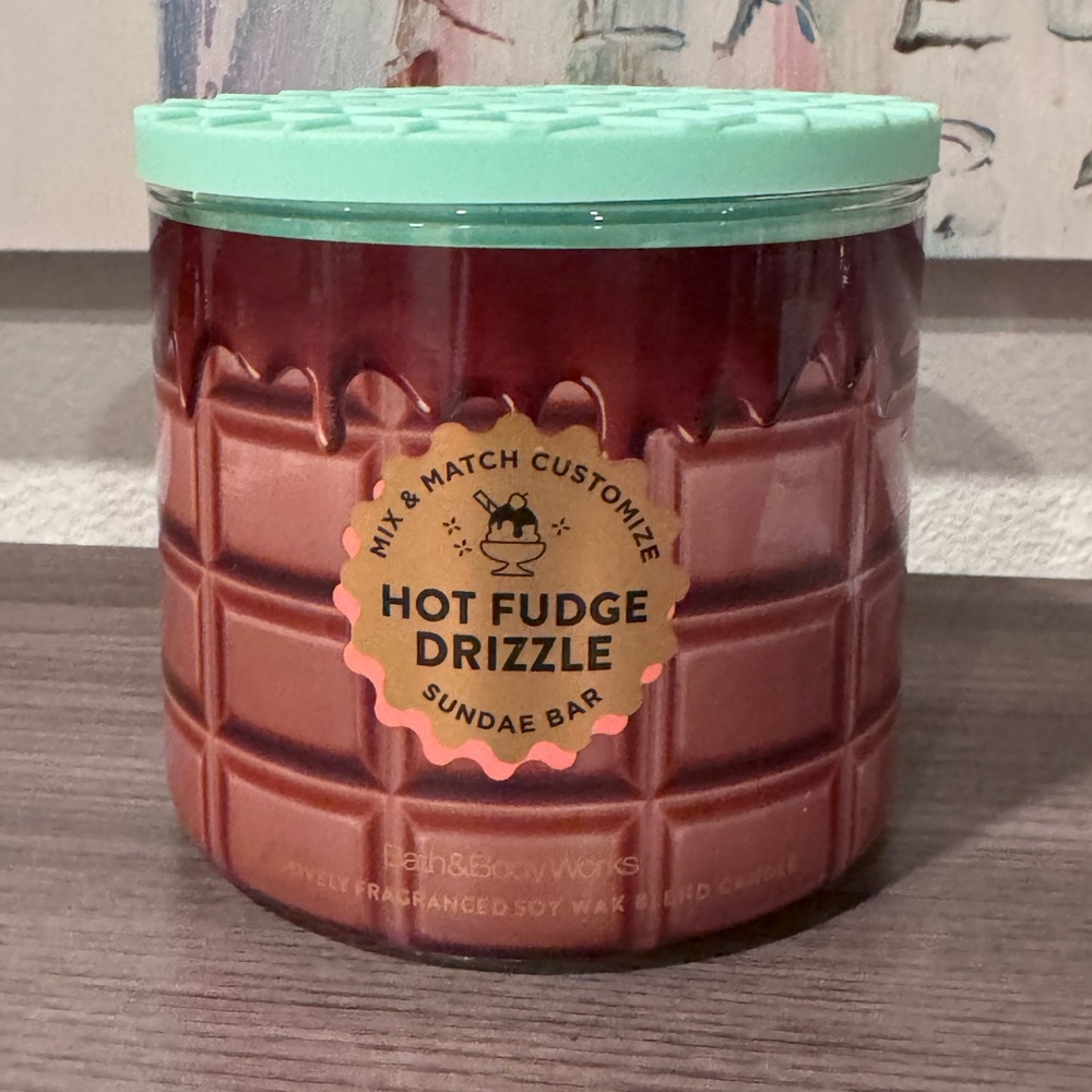 Hot Fudge Drizzle Candle Bath and Body Works